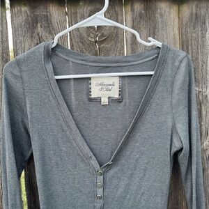 Y2K Abercrombie & Fitch Gray Long Sleeve Top
